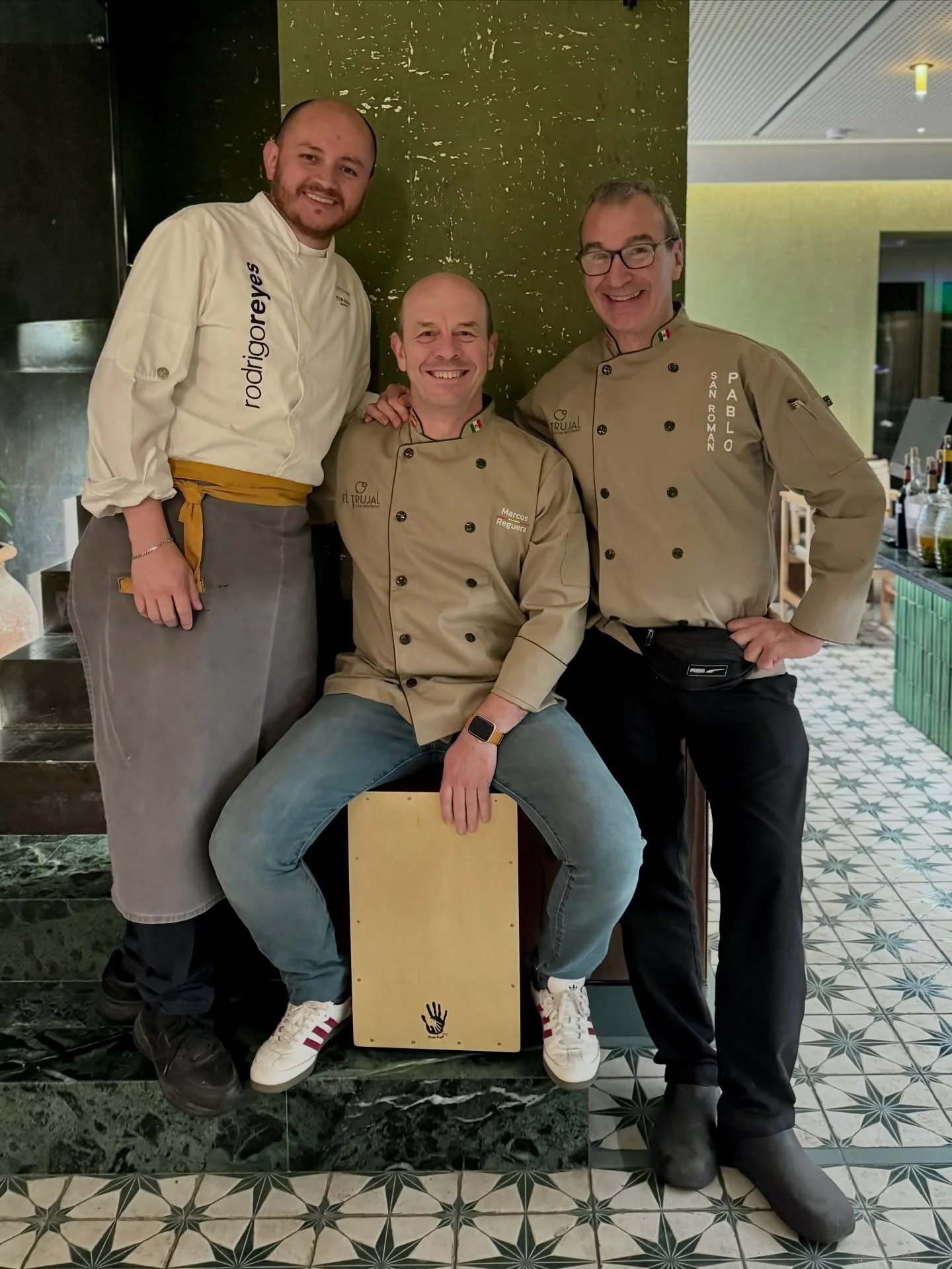 Algunas postales de la primera reuni&oacute;n del Club del Oro L&iacute;quido ✨

Una experiencia &uacute;nica con un men&uacute; especial creado por nuestros chefs e invitados, maridado con los mejores aceites de oliva.

&iquest;Te gustar&iacute;a fo