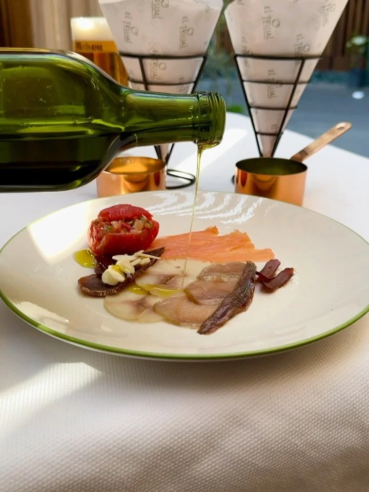 No es por antojarte&hellip; pero si as&iacute; se ven algunos de nuestros platillos especiales para botanear, imag&iacute;nate c&oacute;mo saben.

En El Trujal, cada bocado est&aacute; pensado para compartirse, disfrutarse sin prisa y acompa&ntilde;a