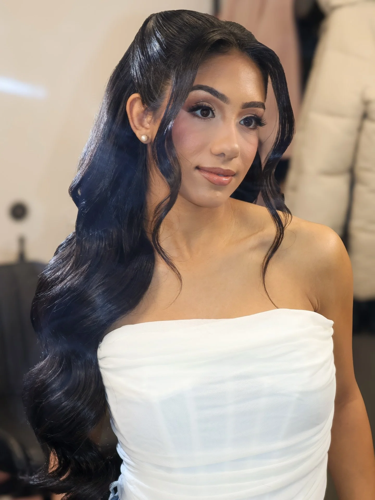 Half up Half Down, Fully snatched ❤️&zwj;🔥✨
Should I drop the hair video? 
&bull;
Hair &amp; makeup @beautybyaminanaj 
Salon @anfbeautyinc 
Beauty @verina_hanna28 
&bull;
To book visit anfbeautyinc.ca