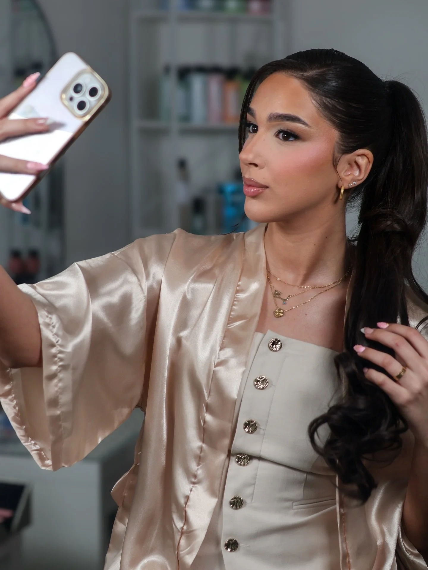 Snatched glam for my girl @lanafayad_ 🤍✨
&bull;
Hair &amp; makeup @beautybyaminanaj 
Salon @anfbeautyinc 
Beauty @lanafayad_ 
&bull;
To book visit anfbeautyinc.ca or click the link in my bio🤎