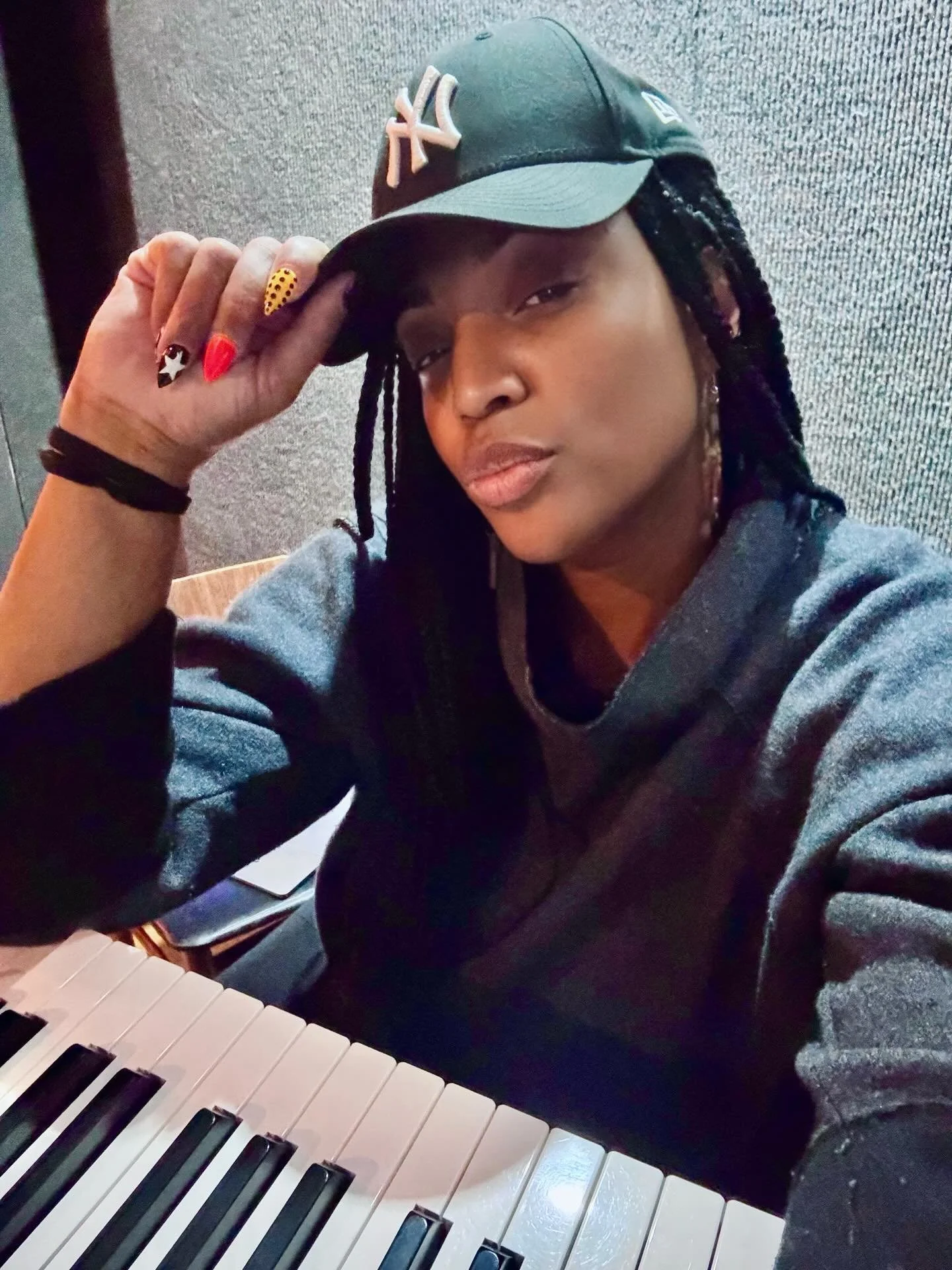 Wrapped up the last of my 1-2-1 Vocal sessions, until the new year. So proud of the progress all my students have made so far and look forward to welcoming more students in the New Year. Please Inbox me here @beautiful_venerable_voicez for a tailored