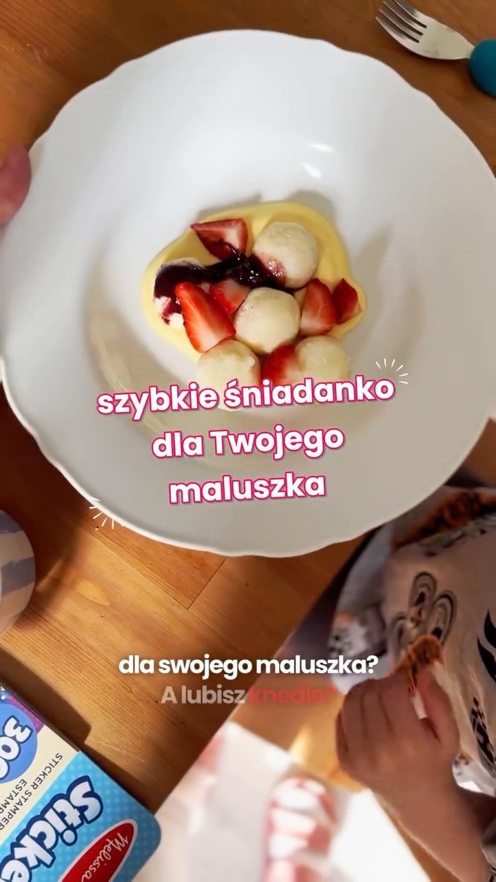 Nadziane leniwe ☺️ Zaskocz wszystkich i przygotuj leniwe kulki z owocami 🫐
Składniki :
•250 g twarogu
•1 jajko
•30-40g mąki pszennej (tyle, aby osiągnąć konsystencję jak na filmiku)
•borówki i maliny
Sposób wyko