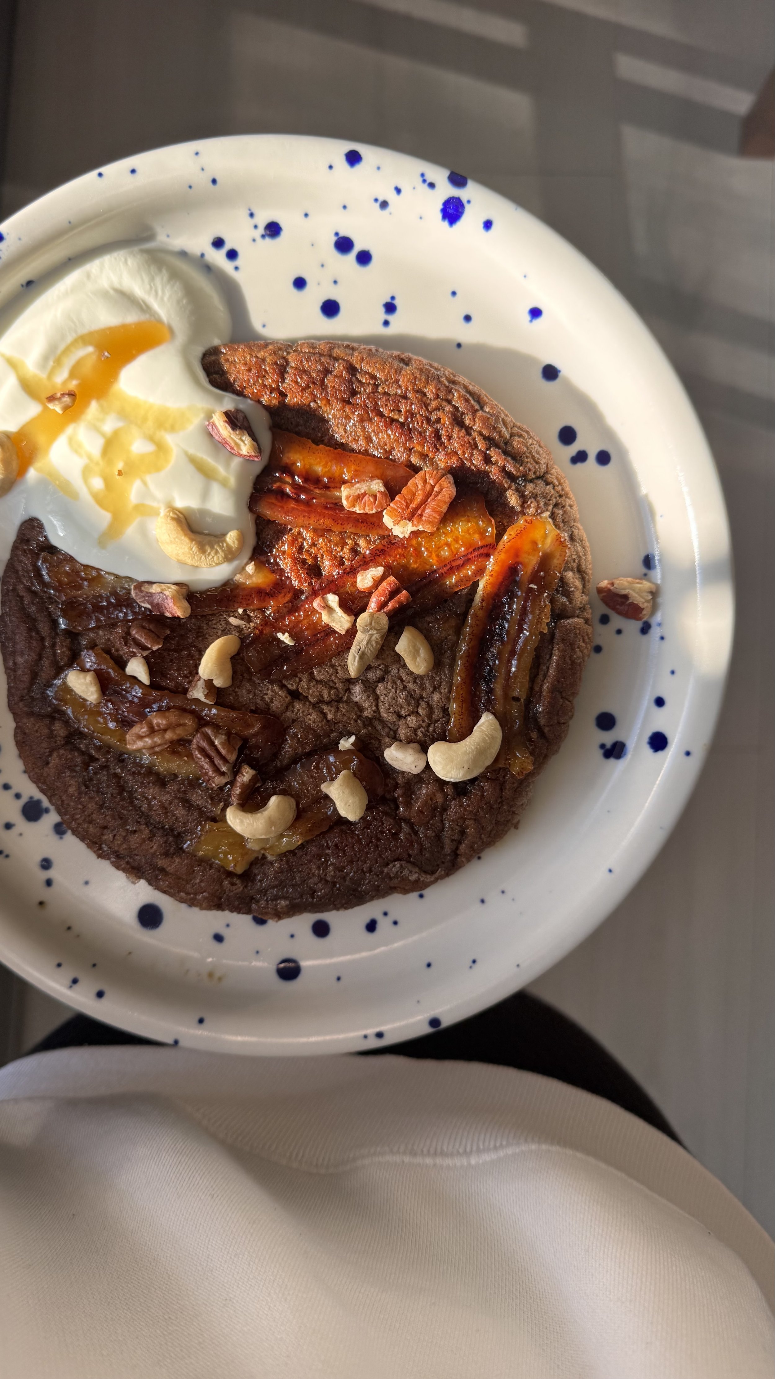 Omlet z bananami karmelizowanymi w miodzie