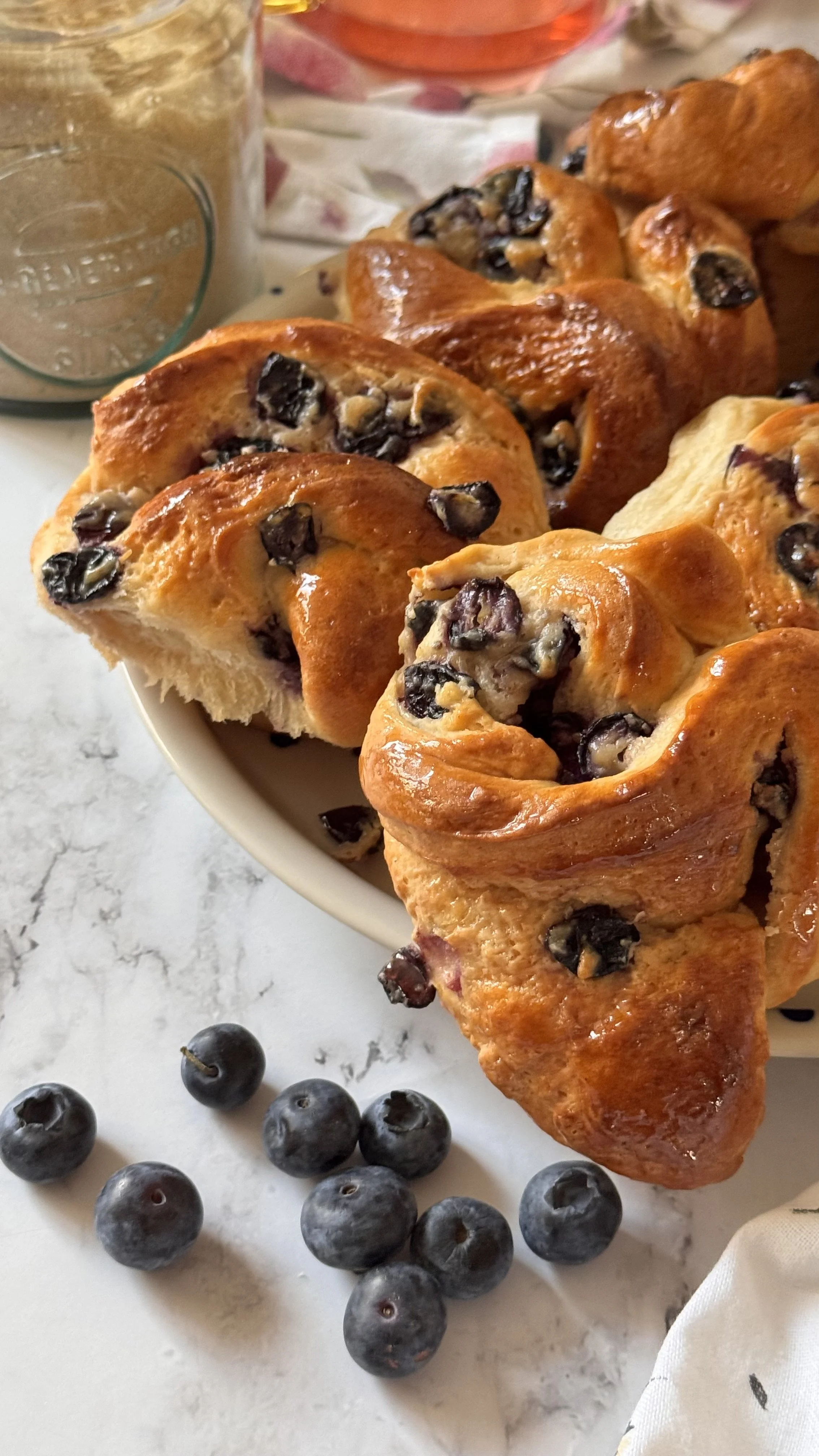 Brioszki z serkiem i borówkami