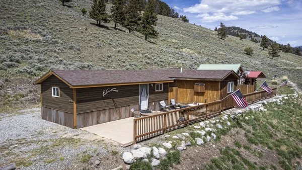 yellowstone-mountain-cabins-exteriors-27.jpg