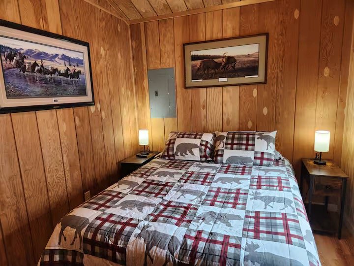 yellowstone-mountain-cabins-02-9.jpeg