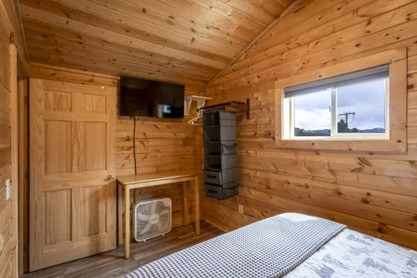 yellowstone-mountain-cabins-interiors-web-18.jpg