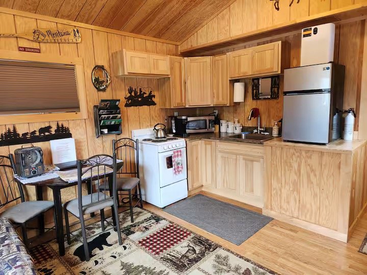yellowstone-mountain-cabins-02-11.jpeg