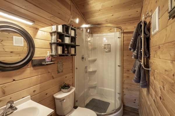 yellowstone-mountain-cabins-interiors-web-8.jpg