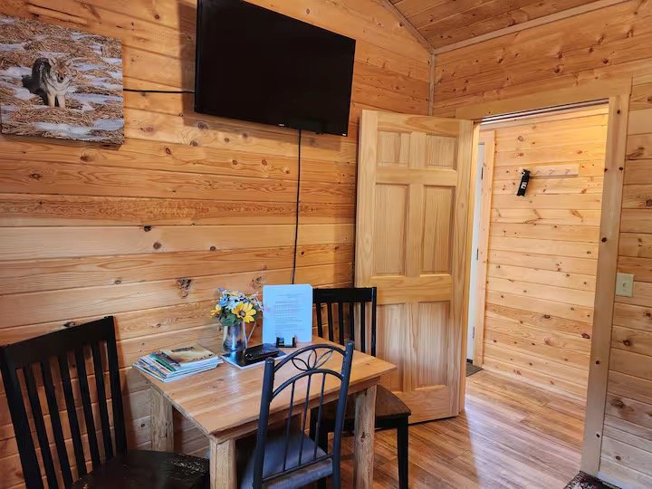 yellowstone-mountain-cabins-01-19.jpeg