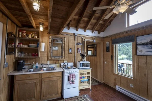 yellowstone-mountain-cabins-interiors-web-29.jpg