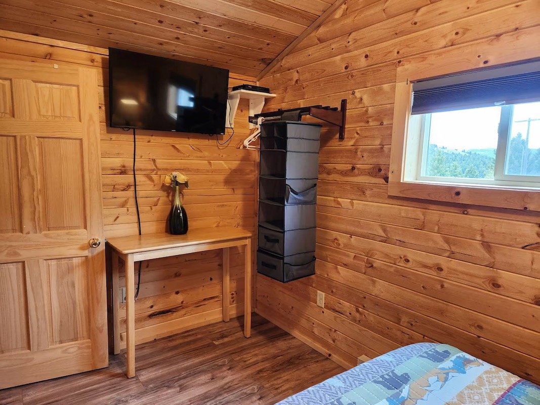 yellowstone-mountain-cabins-01-7.jpeg