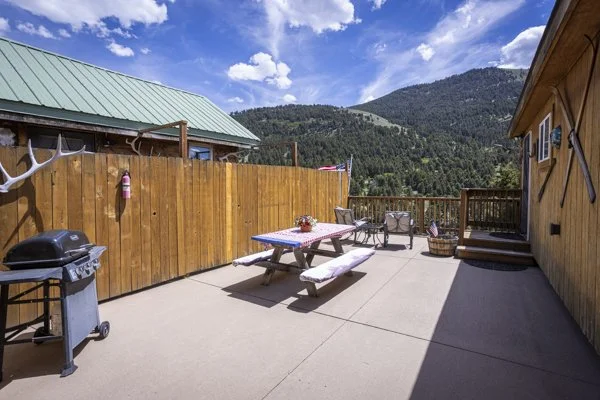 yellowstone-mountain-cabins-exteriors-12.jpg