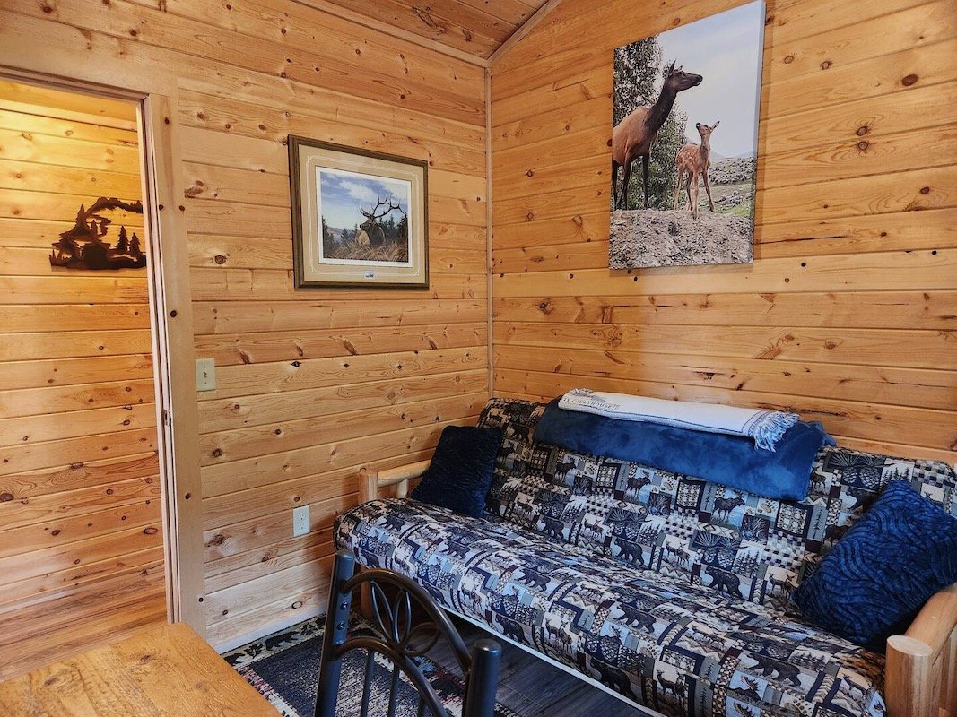 yellowstone-mountain-cabins-01-2.jpeg