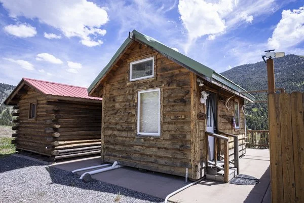 yellowstone-mountain-cabins-exteriors-16.jpg
