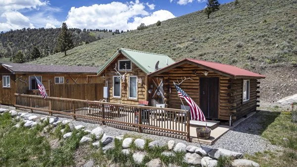 yellowstone-mountain-cabins-exteriors-30.jpg