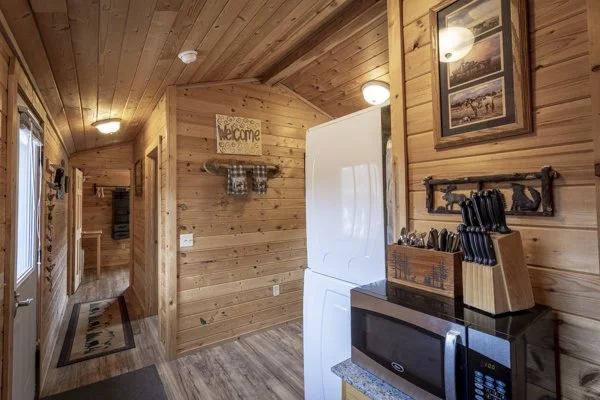 yellowstone-mountain-cabins-interiors-web-7.jpg