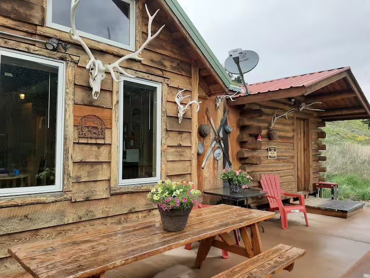 yellowstone-mountain-cabins-03-8.jpeg