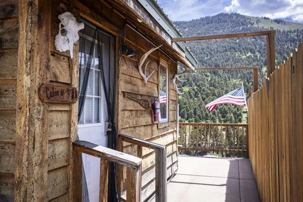 yellowstone-mountain-cabins-exteriors-14.jpg