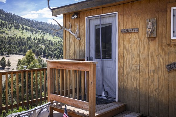 yellowstone-mountain-cabins-exteriors-13.jpg