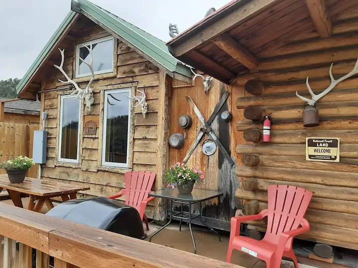 yellowstone-mountain-cabins-03-4.jpeg