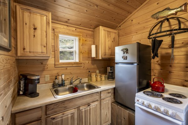 yellowstone-mountain-cabins-interiors-web-3.jpg