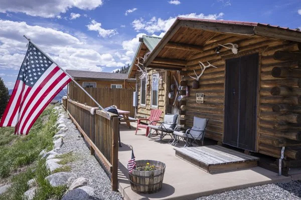 yellowstone-mountain-cabins-exteriors-20.jpg