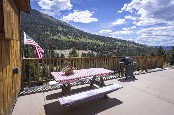 yellowstone-mountain-cabins-exteriors-1.jpg