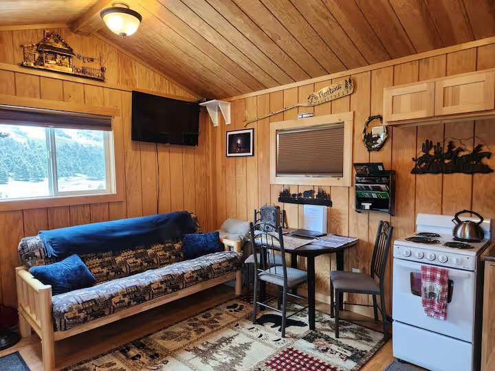 yellowstone-mountain-cabins-02-16.jpeg