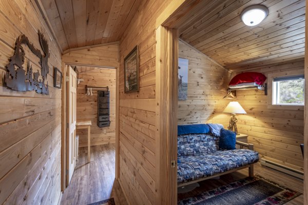 yellowstone-mountain-cabins-interiors-web-11.jpg