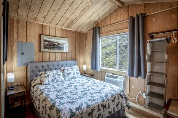 yellowstone-mountain-cabins-interiors-web-26.jpg