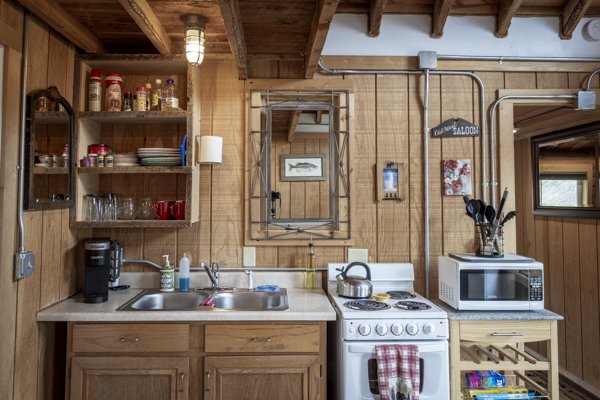 yellowstone-mountain-cabins-interiors-web-30.jpg