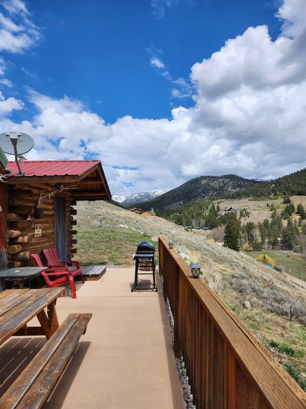 yellowstone-mountain-cabins-03-3.jpeg