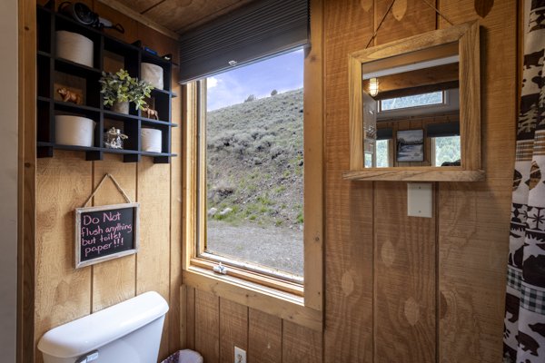 yellowstone-mountain-cabins-interiors-web-4-2.jpg