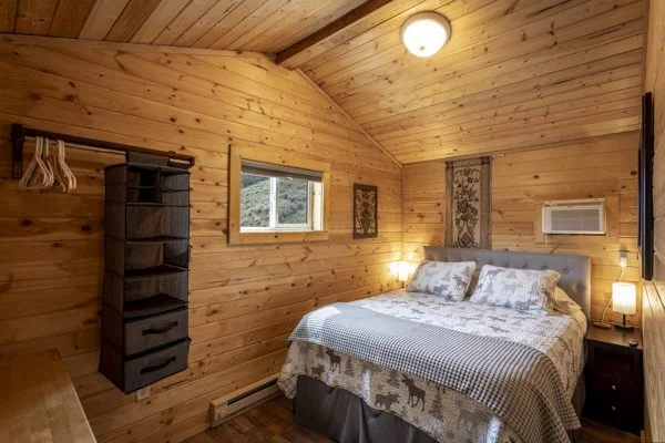 yellowstone-mountain-cabins-interiors-web-16.jpg