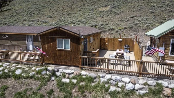 yellowstone-mountain-cabins-exteriors-29.jpg