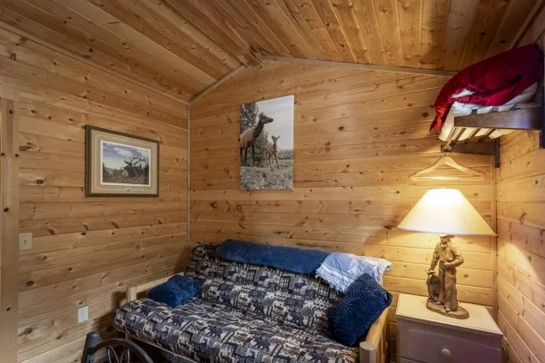 yellowstone-mountain-cabins-interiors-web-15.jpg