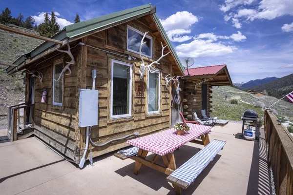 yellowstone-mountain-cabins-exteriors-18.jpg