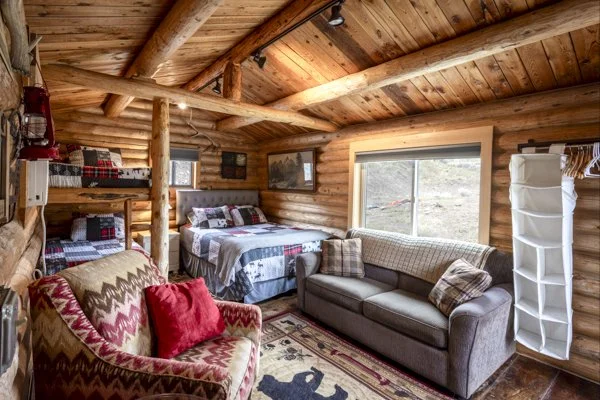 yellowstone-mountain-cabins-interiors-web-36.jpg