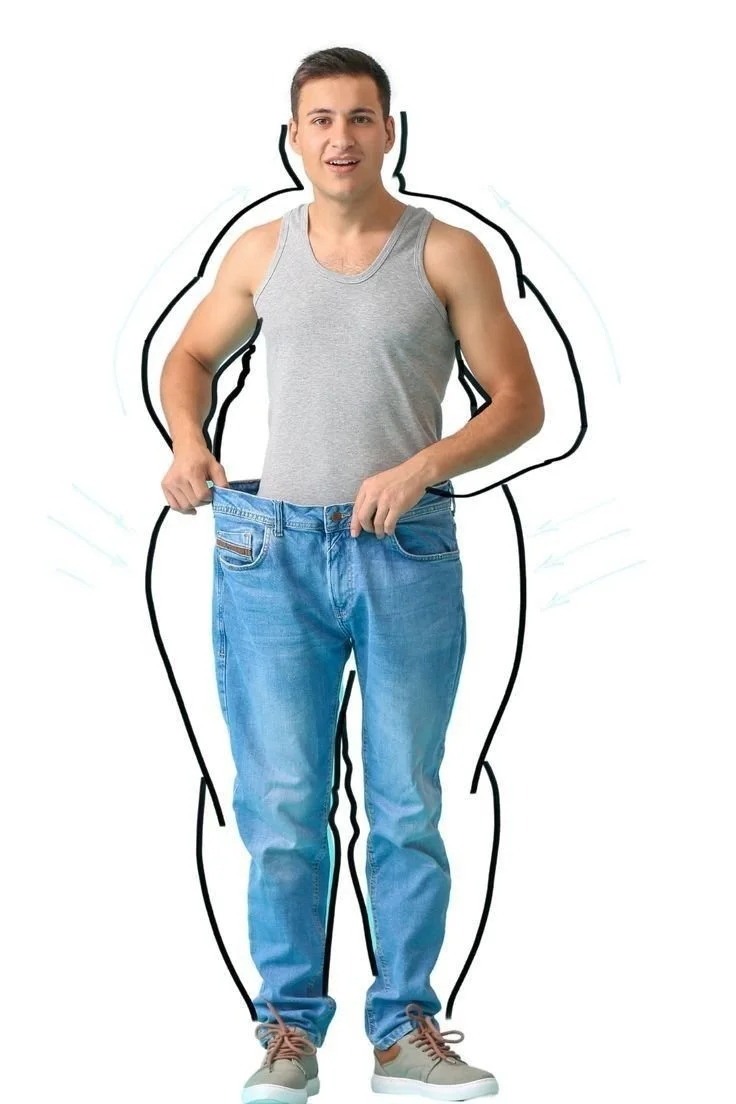 Uomo in canottiera grigia con pantaloni larghi, contorno illustrato del corpo più grande sullo sfondo.