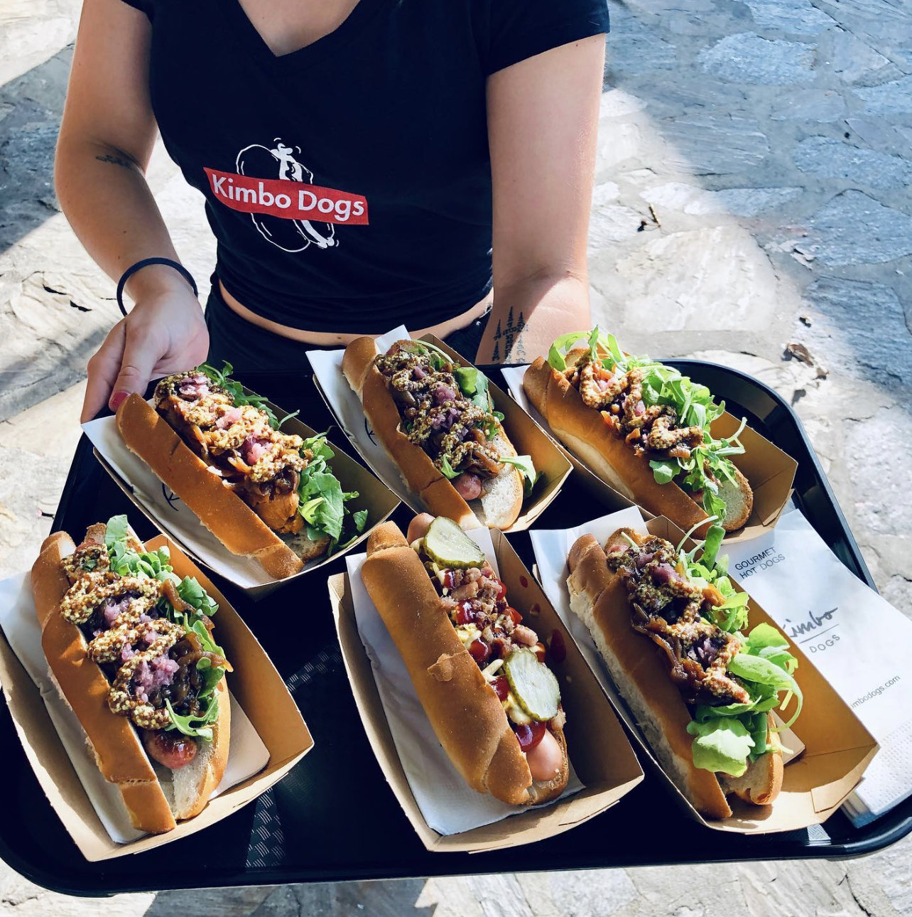 Frisch zubereitete KIMBODOGS Hot Dogs für ein Event