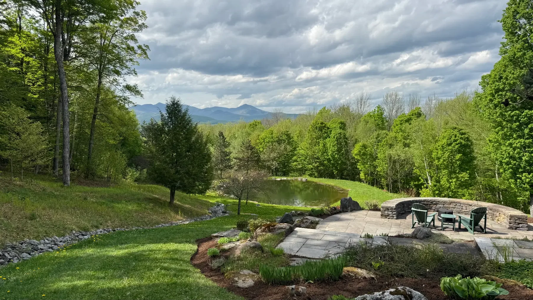 Residential Mulch, Edging, Weeding, and Installation in Stowe, Vermont.