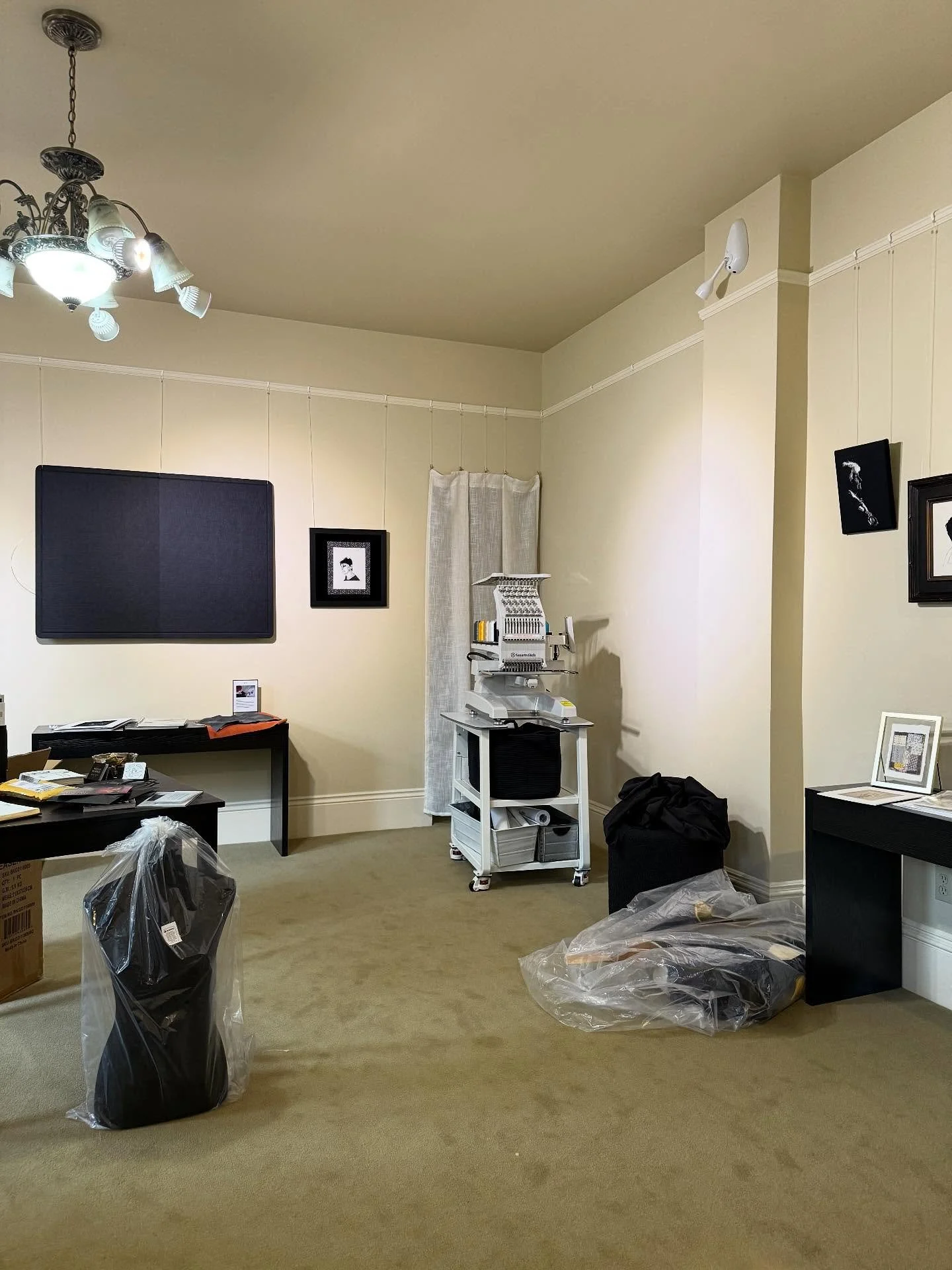 Bittersweet goodbyes as one exhibition leaves and another begins to take form. The calm before the next creative storm. 🌙

#WilliamScofieldGallery #KellyMeadArt #GalleryLife #BehindTheScenes