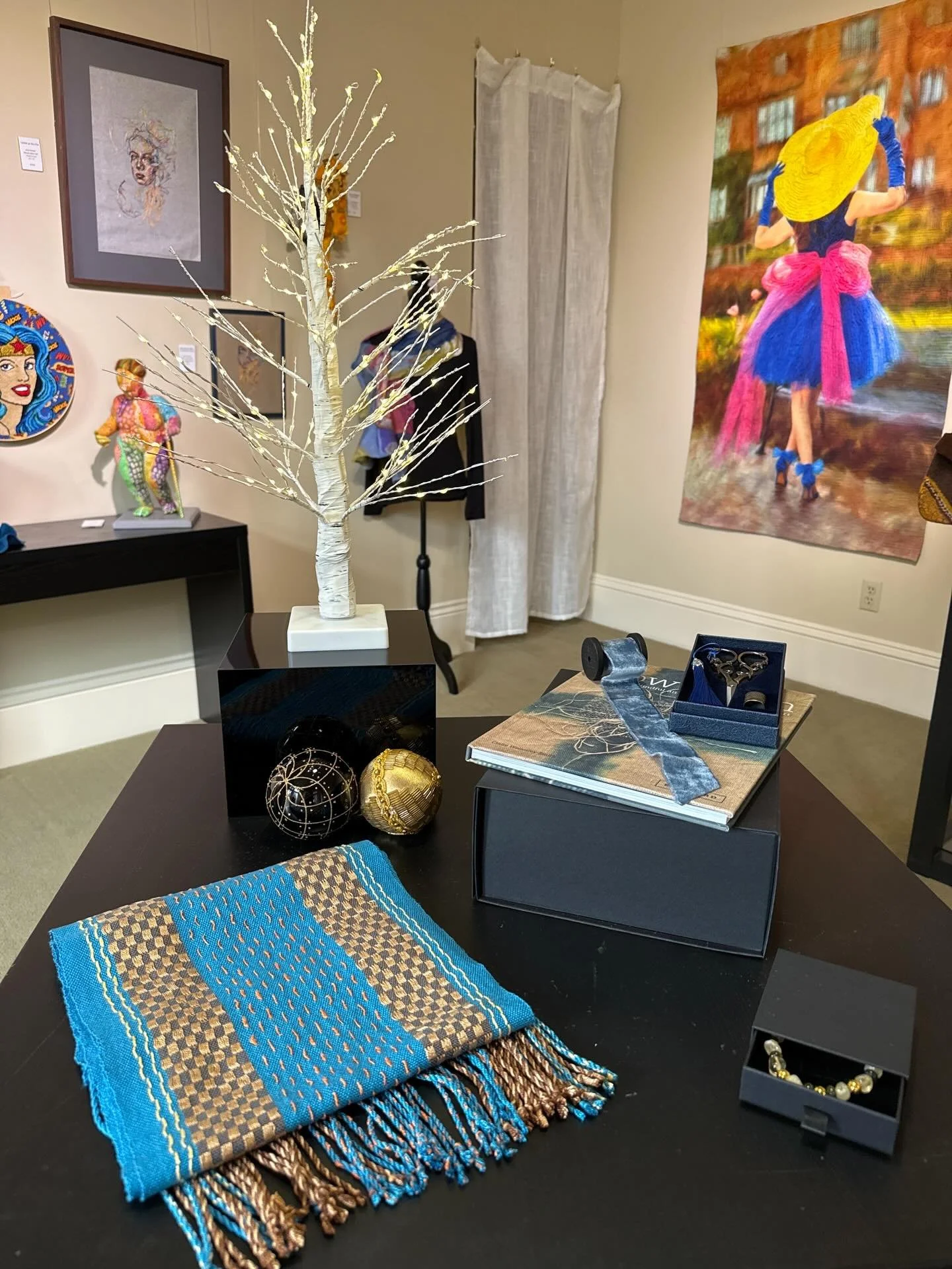 The holiday vignette is officially up at William Scofield Gallery ✨
A curated mix of handwoven scarves, artisan scissors, jewelry, and beautiful fiber-forward gift ideas &mdash; on display now through the season.

This weekend only: free handmade orn