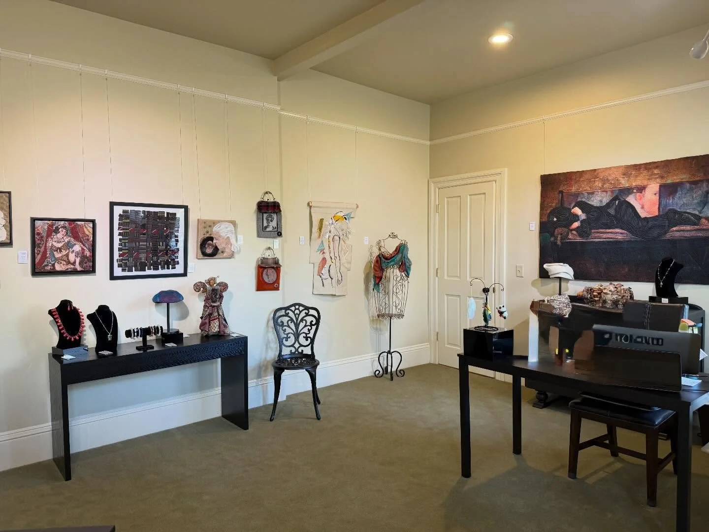 A quiet corner of the gallery this week.
Fiber asks for time and attention.
Open Thursday-Sunday, 12-5 pm

WilliamScofieldGallery
#FiberArt
#TextileArt
#ContemporaryTextiles
#ArtInVancouverWA
#GalleryWeekend
#SlowLooking
#QuietArt