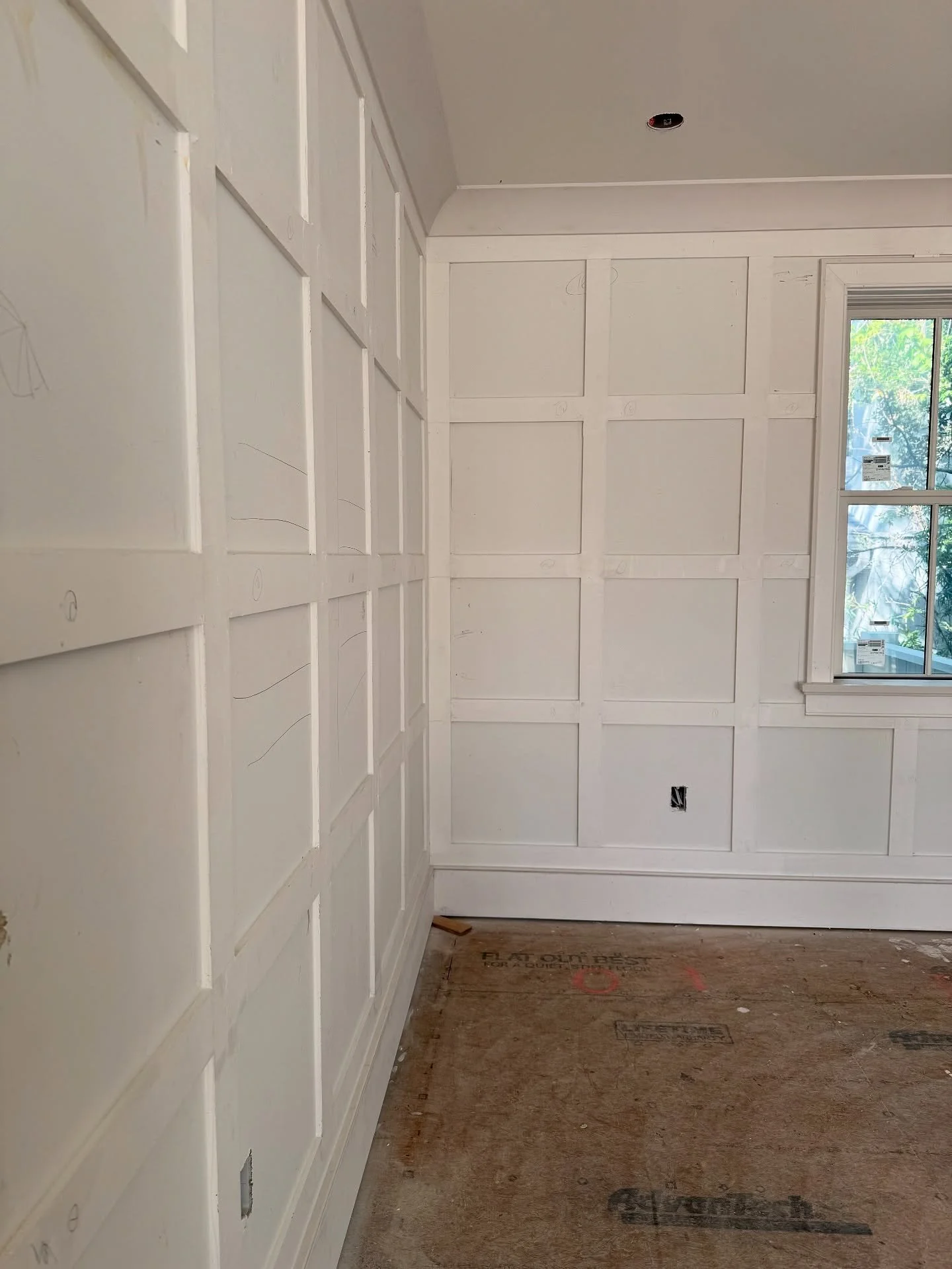 Where craftsmanship meets character 

#interiortrim #shiplapwalls #allinthedetails #customhomes #isleofpalms #mandwprojects #charlestonhomeanddesign #newbuild #finehomesandrenovations