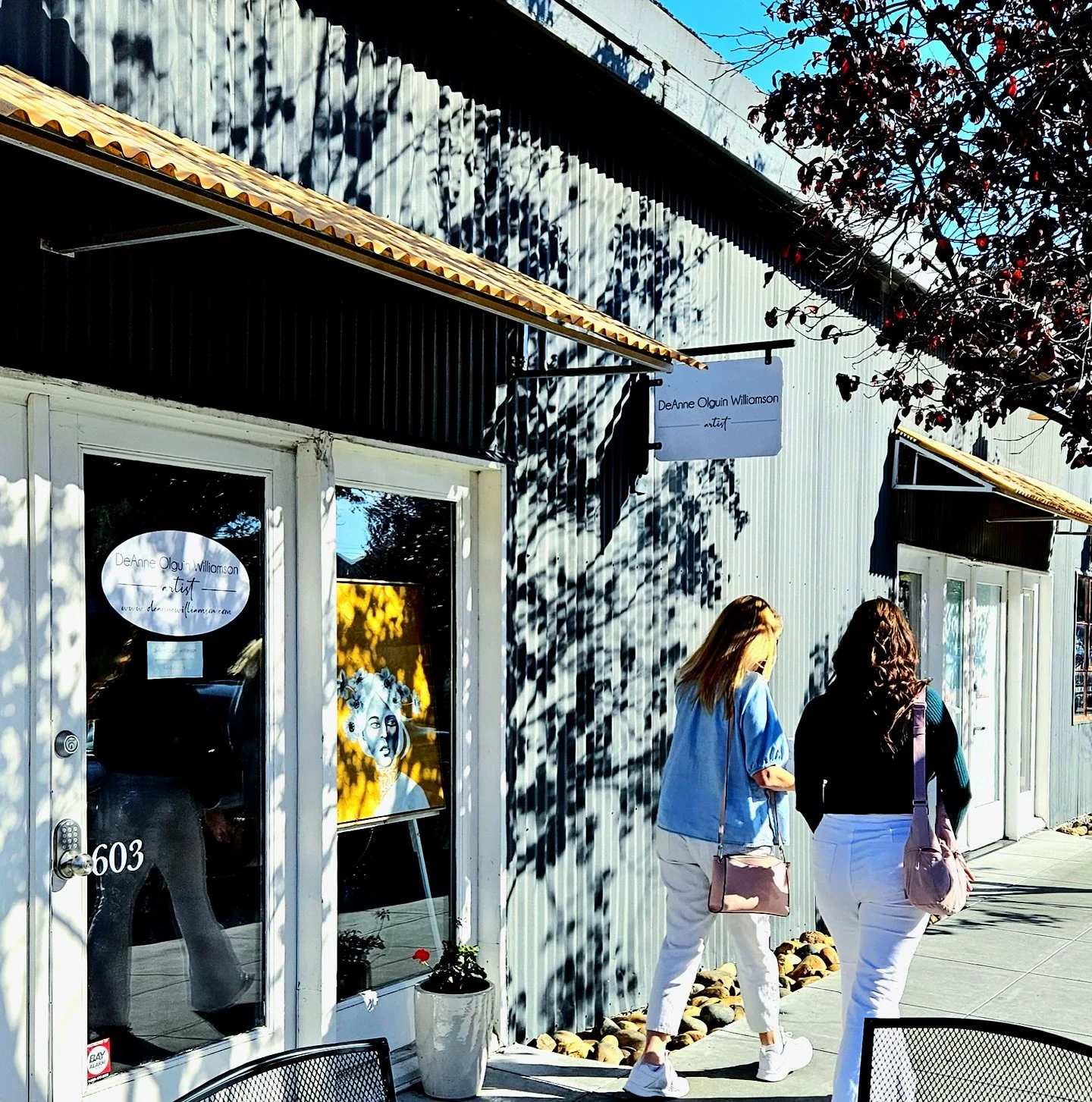 Be sure to come visit DeAnne in her studio on December 6th from 10-5 for the First Annual Warehouse Walk! 

She will have brand new greeting cards, calendars, prints, and small original artworks available and....wine!

Hope to see you then! 

603 Sec