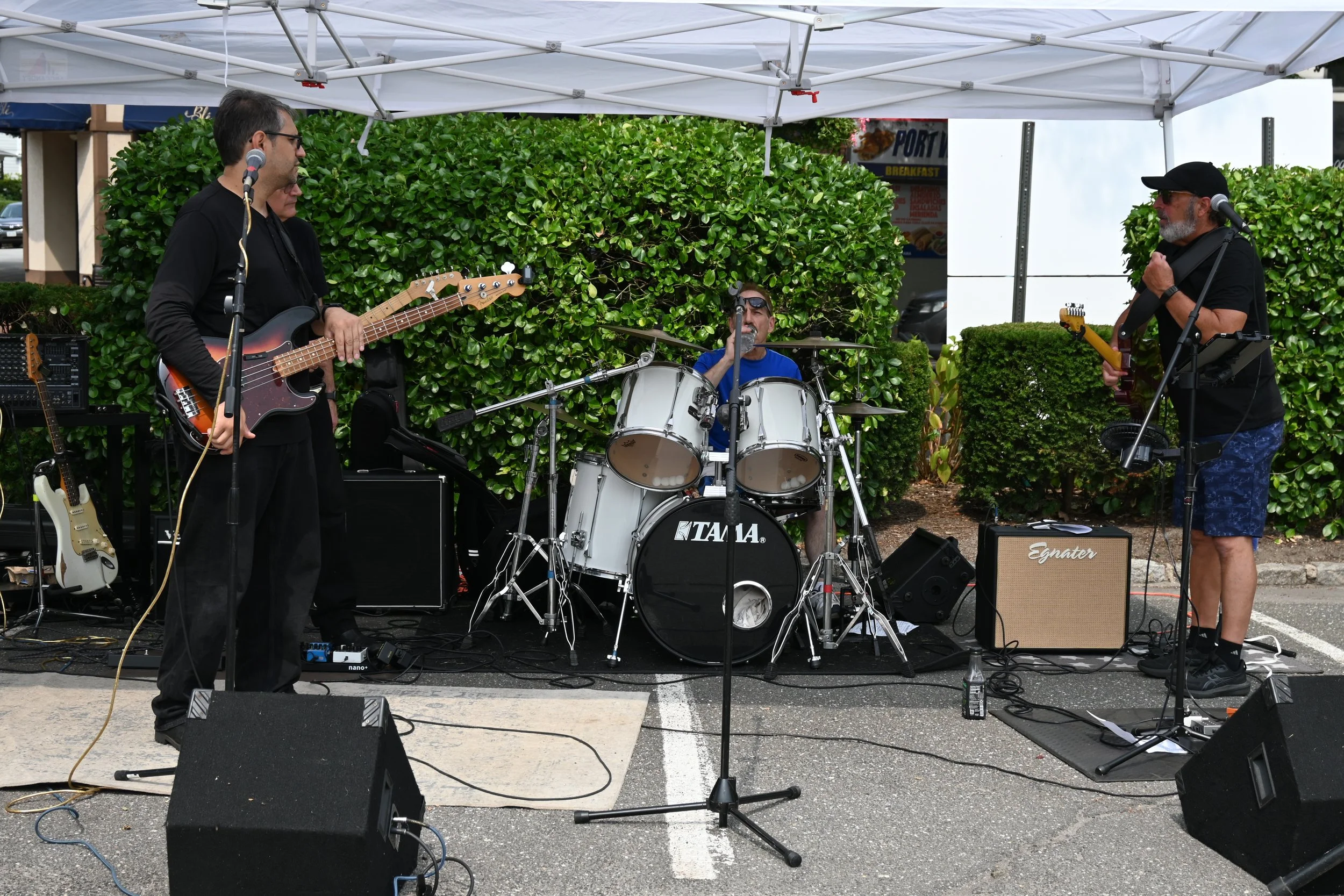 Live Music at Art Show.Homebrew Music