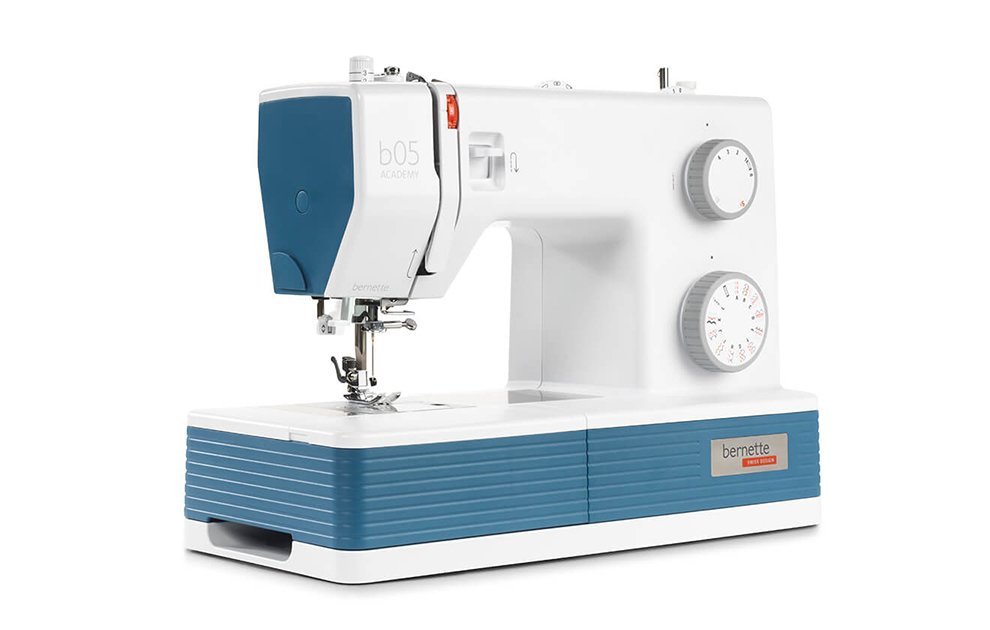 b05_Academy_bernette_Sewing_Machine-679918cca350e.jpg