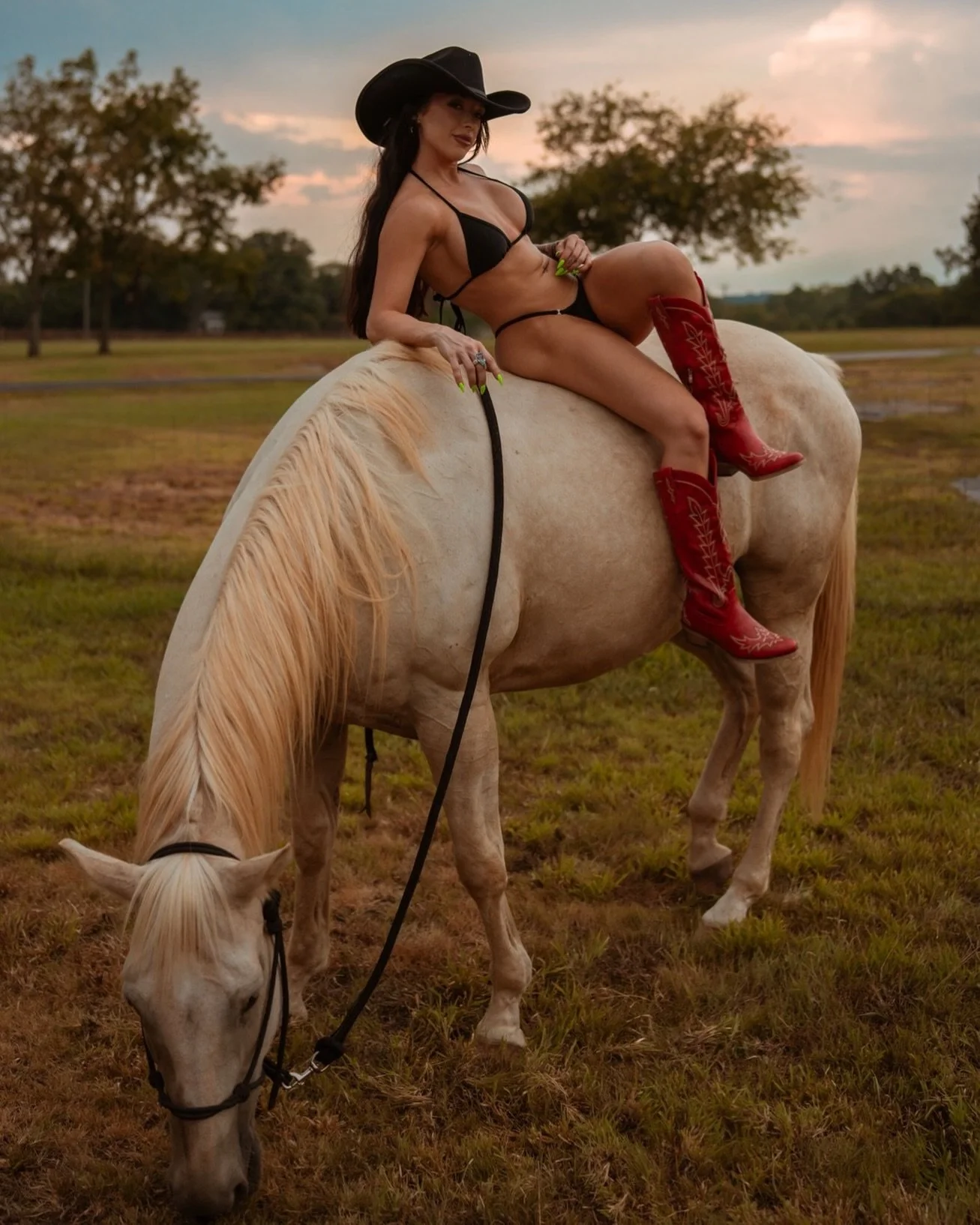 They&rsquo;re calling it the year of the horse - sounds to me like it&rsquo;s my time! 🧲✨
.
.
📸 @honeyboudoirstudios &hearts;️